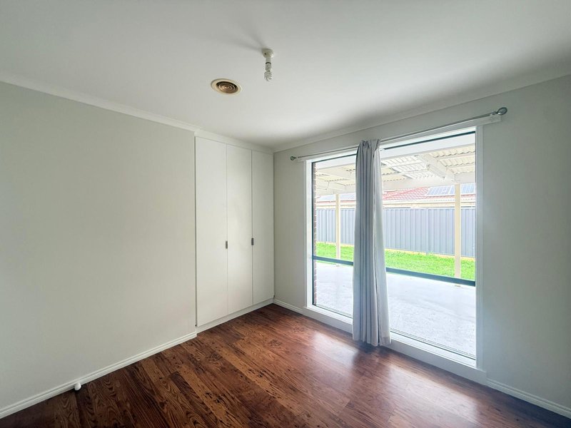 Photo - 35 The Parkway, Hampton Park VIC 3976 - Image 8