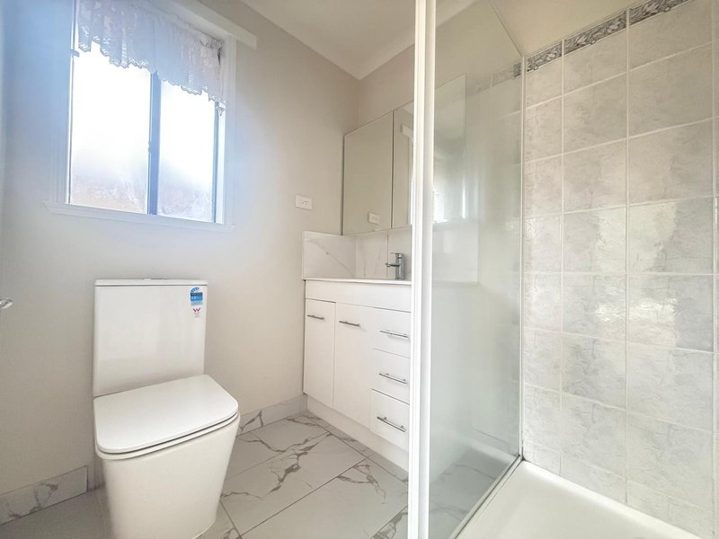 Photo - 35 The Parkway, Hampton Park VIC 3976 - Image 9