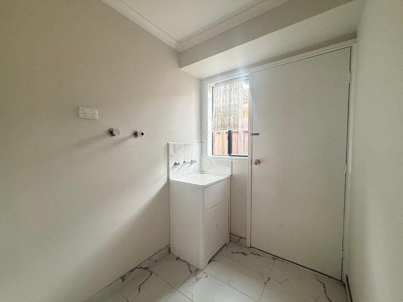 Photo - 35 The Parkway, Hampton Park VIC 3976 - Image 11