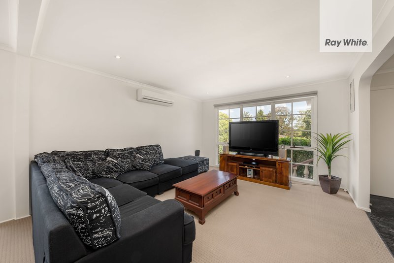 Photo - 35 Thompson Circuit, Mill Park VIC 3082 - Image 3