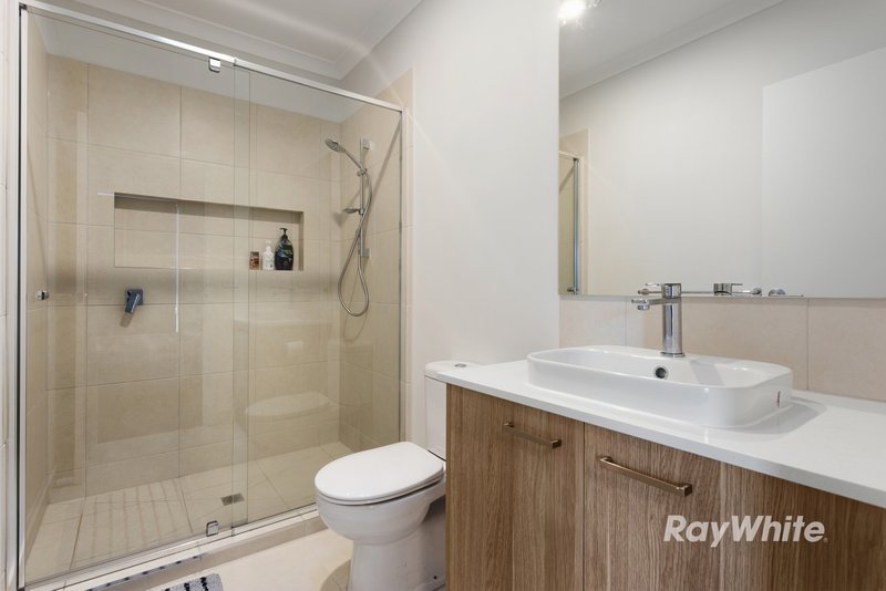 Photo - 35 Tomatina Way, Berwick VIC 3806 - Image 5