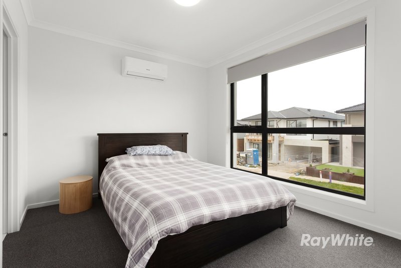Photo - 35 Tomatina Way, Berwick VIC 3806 - Image 6