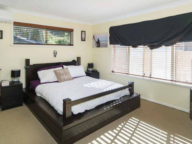 Photo - 35 Tristania Way, Highland Park QLD 4211 - Image 3