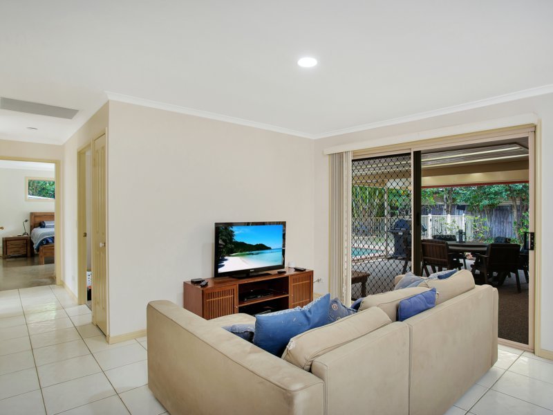 Photo - 35 Tuena Street, Mudgeeraba QLD 4213 - Image 6