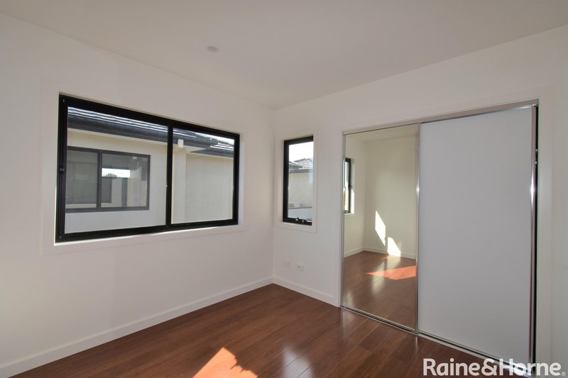 Photo - 35 Union Grove, Springvale VIC 3171 - Image 5