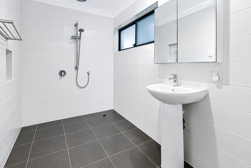 Photo - 35 Van Dieman Crescent, Springwood QLD 4127 - Image 4