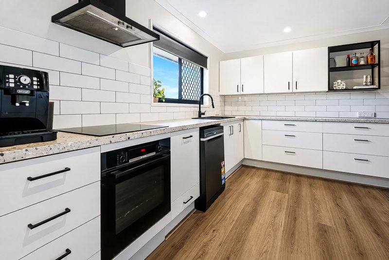 Photo - 35 Van Dieman Crescent, Springwood QLD 4127 - Image 6