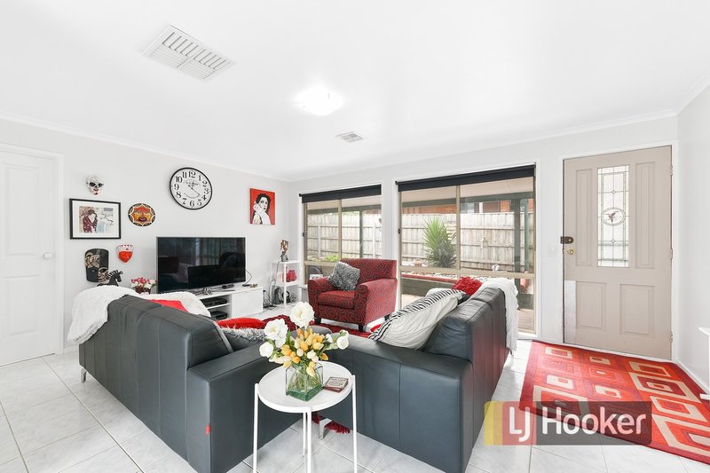 Photo - 35 Warana Drive, Hampton Park VIC 3976 - Image 4