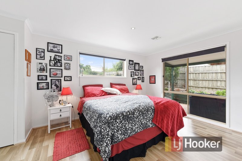 Photo - 35 Warana Drive, Hampton Park VIC 3976 - Image 7