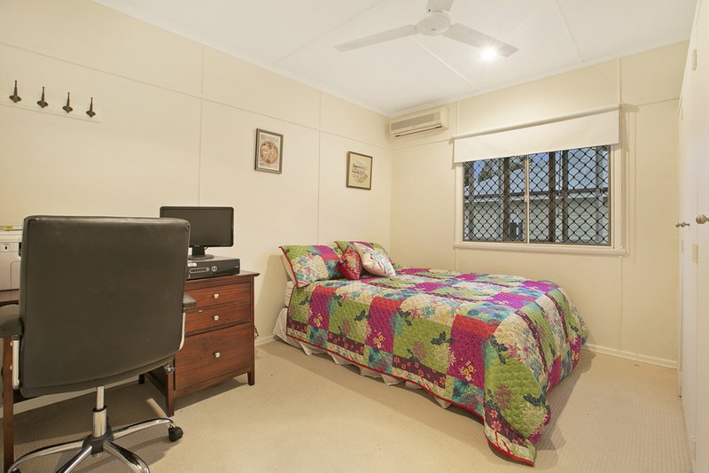 Photo - 35 Wardle Street, Mount Gravatt East QLD 4122 - Image 9