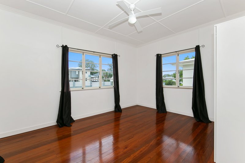 Photo - 35 Watcombe Street, Wavell Heights QLD 4012 - Image 5