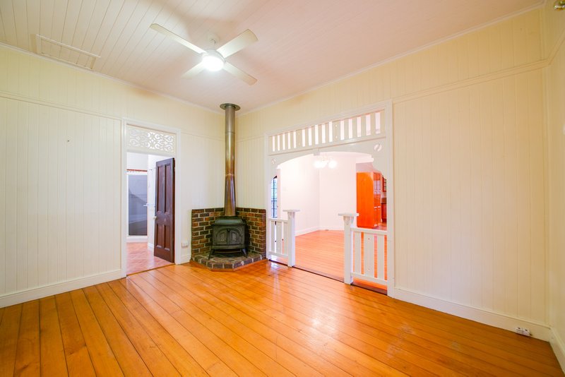 Photo - 35 Waterworks Road, North Ipswich QLD 4305 - Image 9