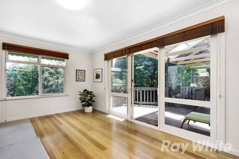 Photo - 35 Wave Avenue, Mount Waverley VIC 3149 - Image 5