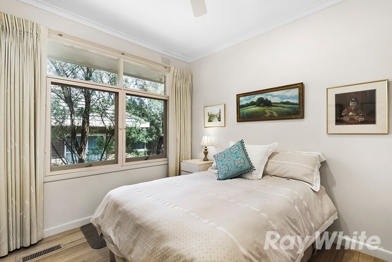 Photo - 35 Wave Avenue, Mount Waverley VIC 3149 - Image 8