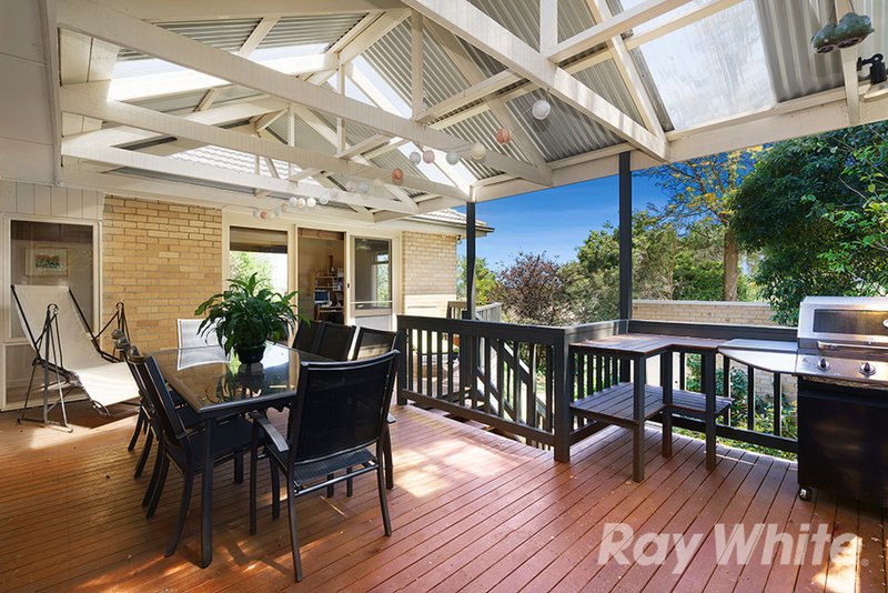 Photo - 35 Wave Avenue, Mount Waverley VIC 3149 - Image 9