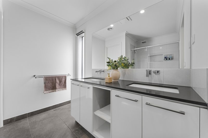 Photo - 35 Welland Drive, Mickleham VIC 3064 - Image 18
