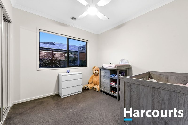 Photo - 35 Wilkiea Crescent, Cranbourne North VIC 3977 - Image 12