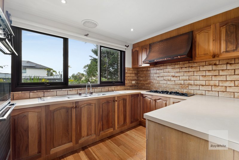 Photo - 35 Willow Drive, Avondale Heights VIC 3034 - Image 3