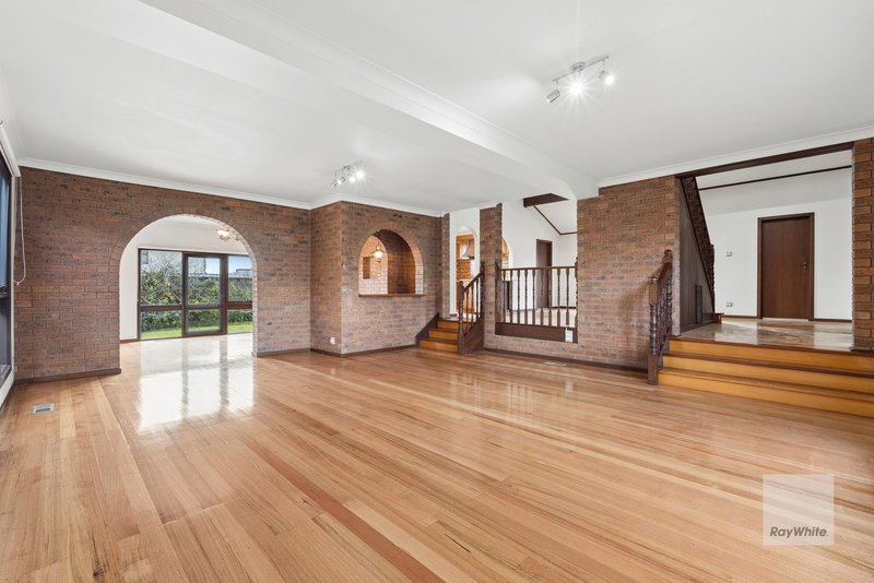 Photo - 35 Willow Drive, Avondale Heights VIC 3034 - Image 5