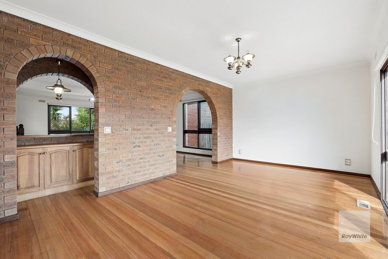 Photo - 35 Willow Drive, Avondale Heights VIC 3034 - Image 6