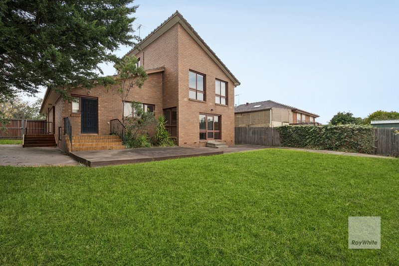 Photo - 35 Willow Drive, Avondale Heights VIC 3034 - Image 10