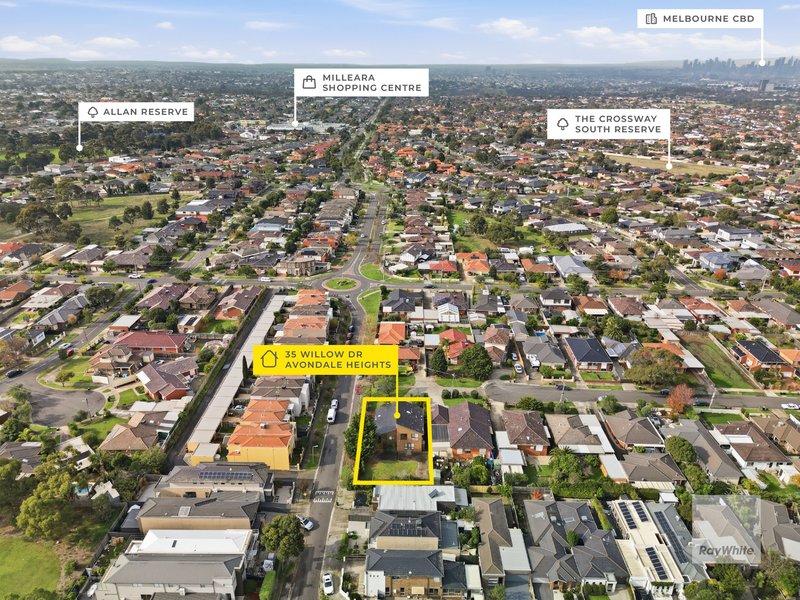Photo - 35 Willow Drive, Avondale Heights VIC 3034 - Image 12