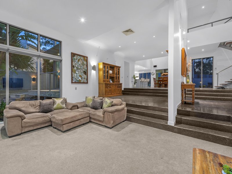 Photo - 35 Yarraman Street, Arana Hills QLD 4054 - Image 5