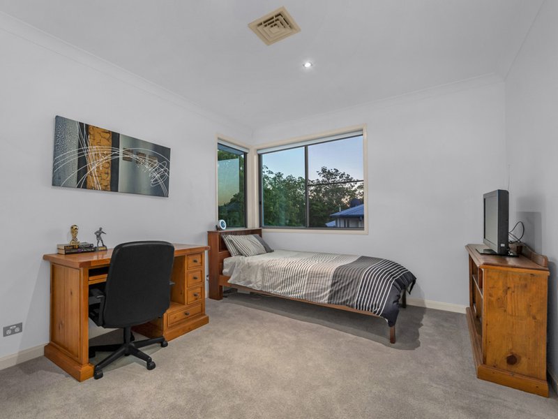 Photo - 35 Yarraman Street, Arana Hills QLD 4054 - Image 17