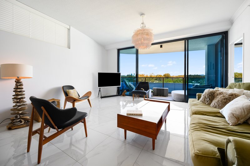 Photo - 3506/5 Harbour Side Court, Biggera Waters QLD 4216 - Image 3