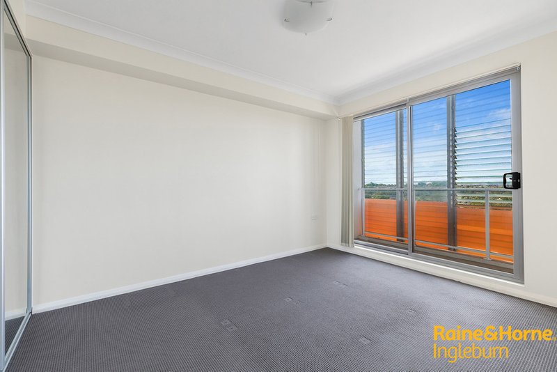 Photo - 35/1 Browne Parade, Warwick Farm NSW 2170 - Image 3