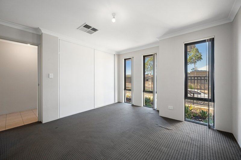 Photo - 351 Lambeth Circle, Wellard WA 6170 - Image 3