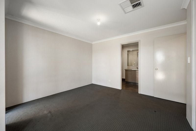 Photo - 351 Lambeth Circle, Wellard WA 6170 - Image 4