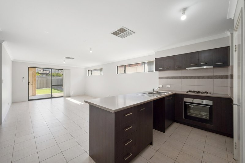 Photo - 351 Lambeth Circle, Wellard WA 6170 - Image 7