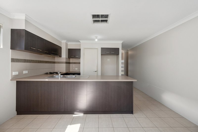 Photo - 351 Lambeth Circle, Wellard WA 6170 - Image 10