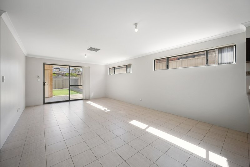 Photo - 351 Lambeth Circle, Wellard WA 6170 - Image 11