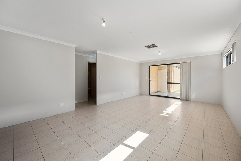 Photo - 351 Lambeth Circle, Wellard WA 6170 - Image 12