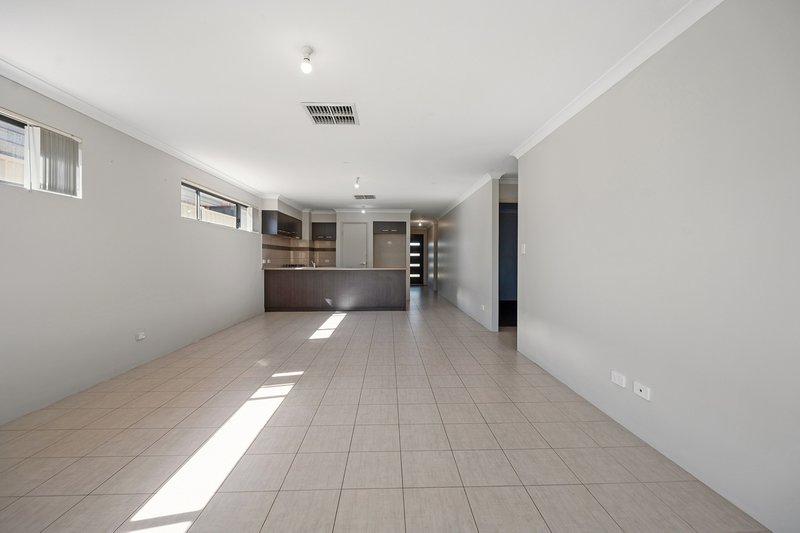 Photo - 351 Lambeth Circle, Wellard WA 6170 - Image 13