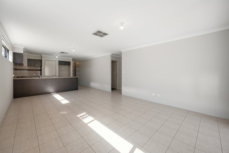 Photo - 351 Lambeth Circle, Wellard WA 6170 - Image 14