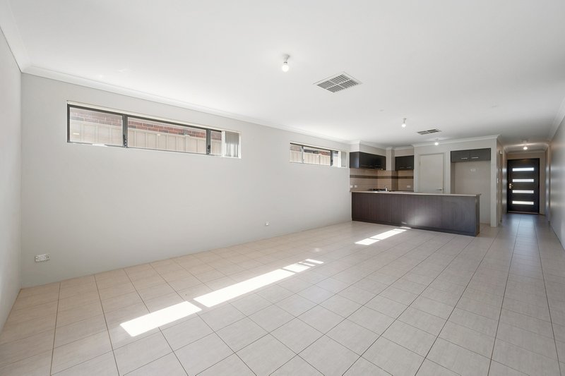 Photo - 351 Lambeth Circle, Wellard WA 6170 - Image 15