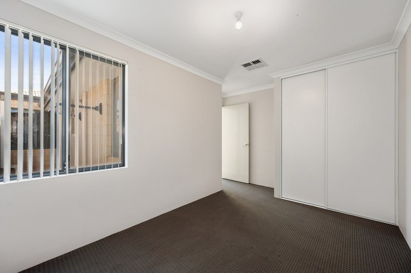 Photo - 351 Lambeth Circle, Wellard WA 6170 - Image 17