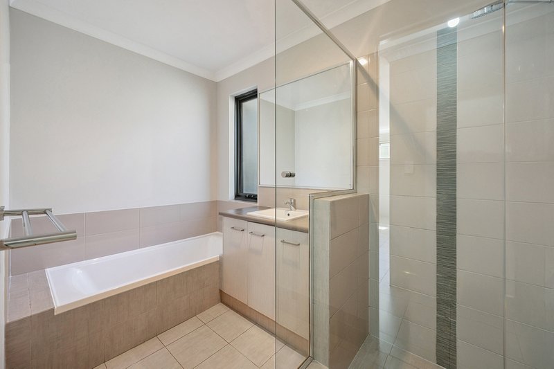 Photo - 351 Lambeth Circle, Wellard WA 6170 - Image 18