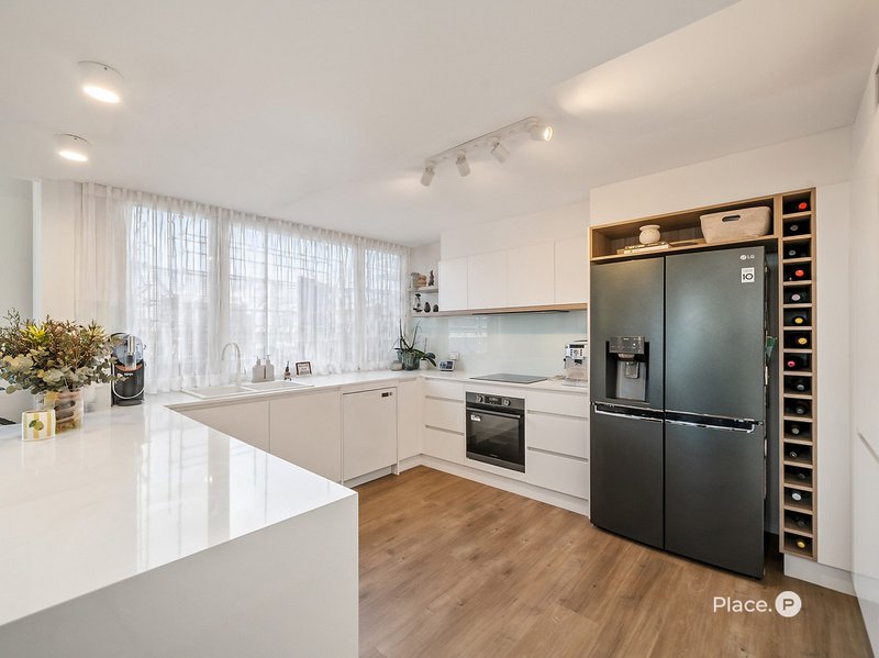 Photo - 3/51 Marine Parade, Redcliffe QLD 4020 - Image 4