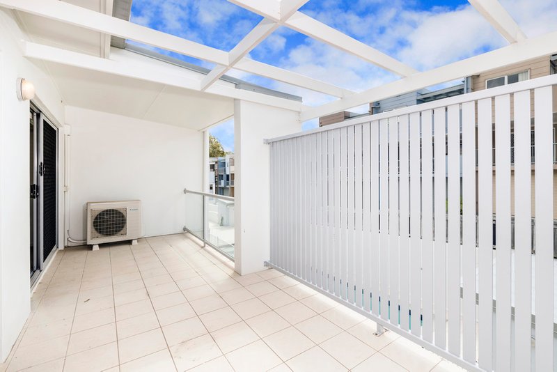 Photo - 35/108 Nicholson Street, Greenslopes QLD 4120 - Image 11