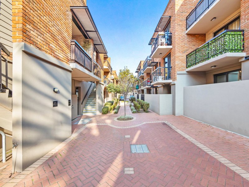 Photo - 35/120-122 Lake Street, Perth WA 6000 - Image 2