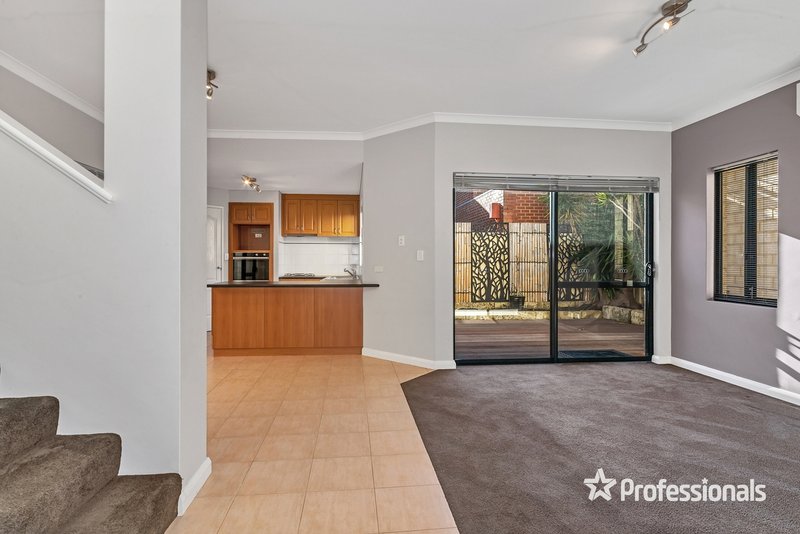 Photo - 3/52-54 Lewington Street, Rockingham WA 6168 - Image 2