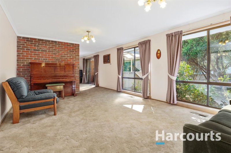 Photo - 352 Dandelion Drive, Rowville VIC 3178 - Image 4