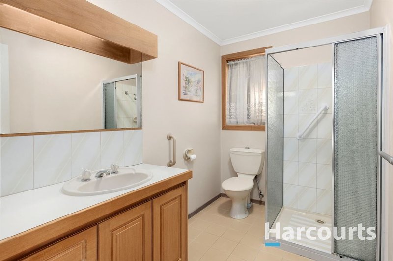 Photo - 352 Dandelion Drive, Rowville VIC 3178 - Image 10