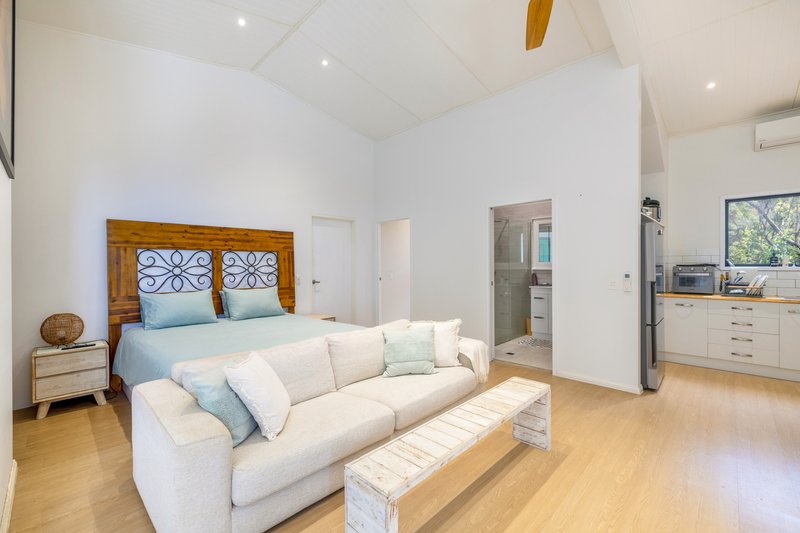 Photo - 352 Henri Robert Drive, Clagiraba QLD 4211 - Image 8