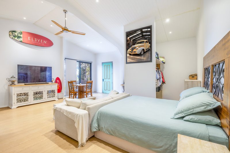 Photo - 352 Henri Robert Drive, Clagiraba QLD 4211 - Image 9