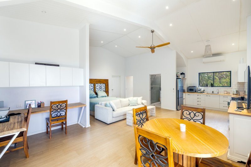 Photo - 352 Henri Robert Drive, Clagiraba QLD 4211 - Image 15